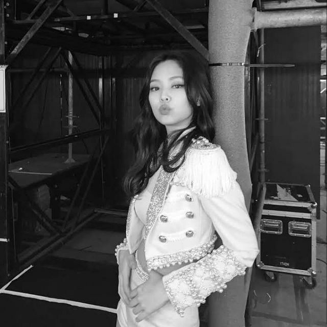 JENNIE