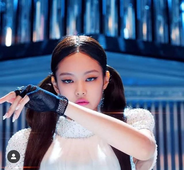 JENNIE