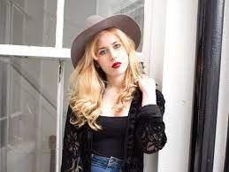 Holly Macve