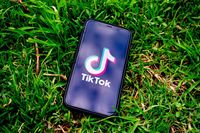 Quand les musiques dictent les tendances : TikTok, mobile et divertissements numériques