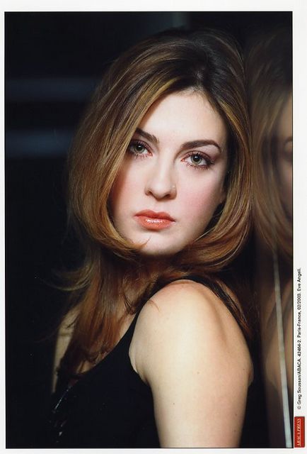 Ève Angeli
