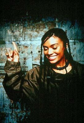 Amel Larrieux