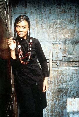 Amel Larrieux