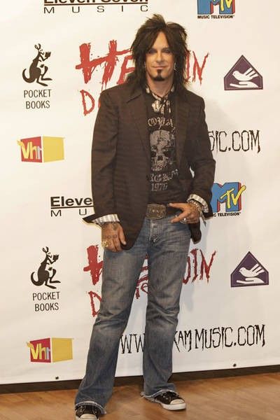 Sixx:A.M.